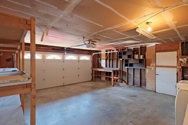 Building Photo - 505 Mission Pl