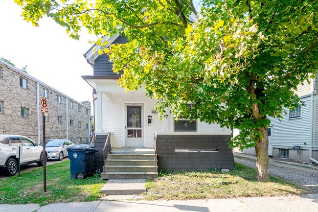 Primary Photo - 112 Adams St