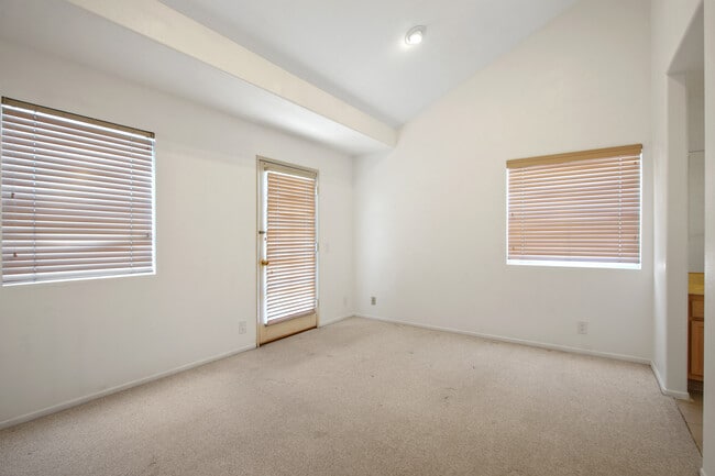 Building Photo - 319 W Duarte Rd