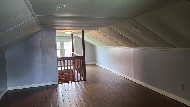 Building Photo - 1733 Lockbourne Rd