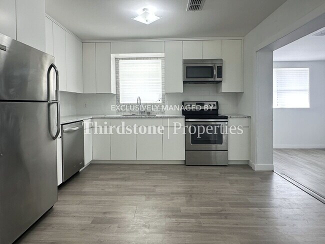 Building Photo - 8105 Santillo Dr