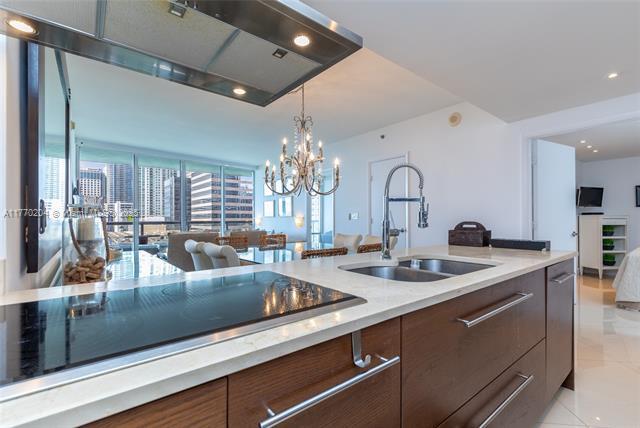 Building Photo - 495 Brickell Ave