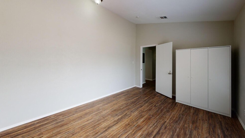 Building Photo - 5510 Heathercrest Dr