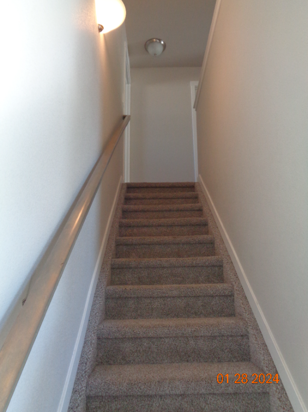 Building Photo - Great neighborhood! with open space and wa...