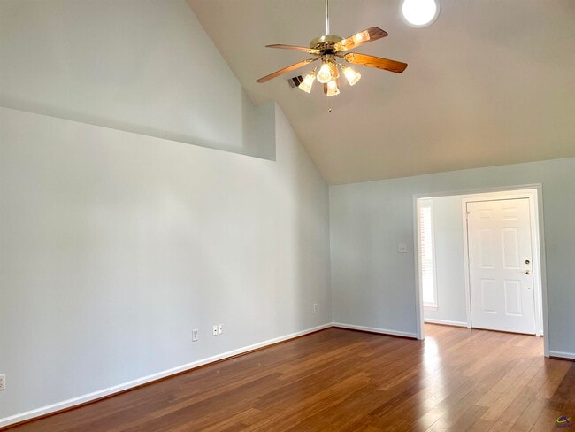 Building Photo - 205 Ellicott Dr