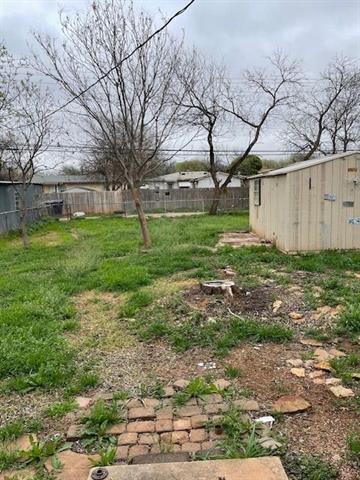 Building Photo - 733 Shelton St