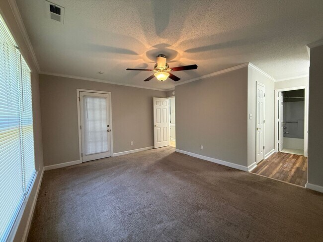 Building Photo - Spacious Two Bedroom, 2nd Floor Condo with Private Balcony. SHOWN BY APPOINTMENT ONLY!