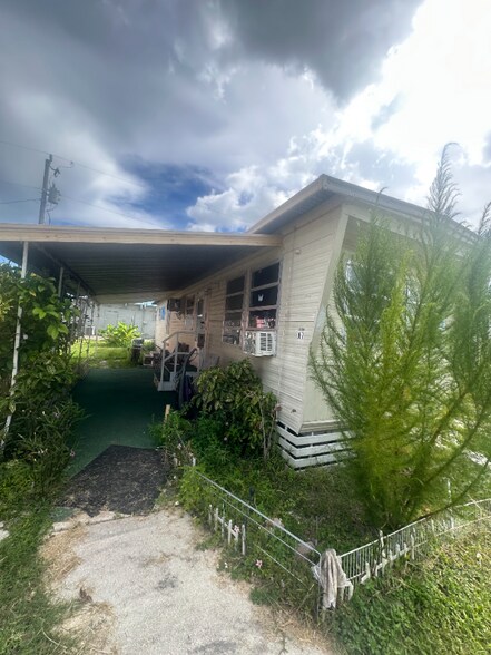 Building Photo - 1895 N Tamiami Trl