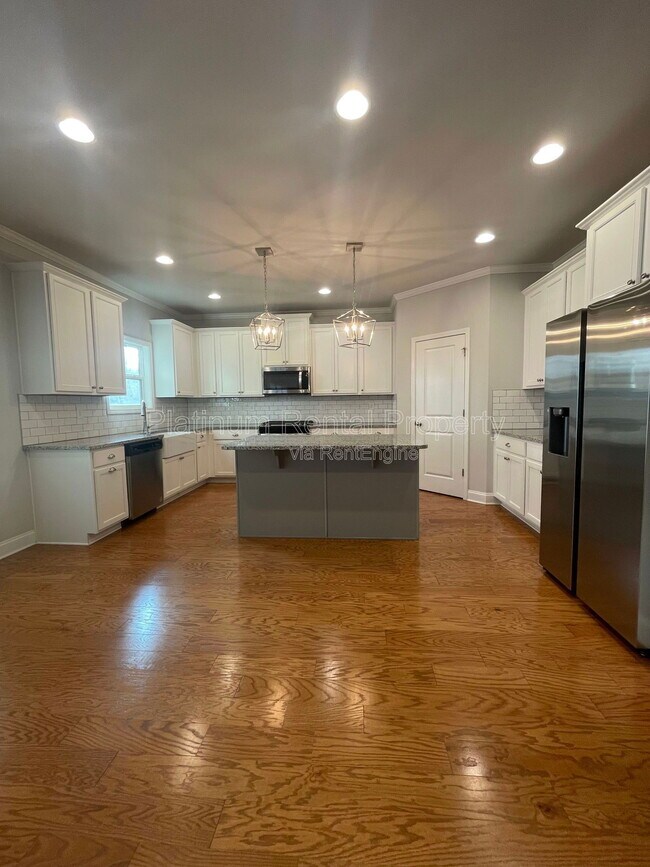 Building Photo - 8225 Crooked Crk Dr