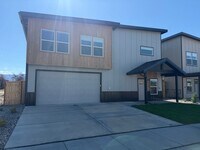 Building Photo - 830 Spaniel Ln