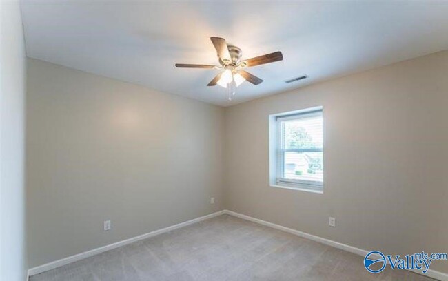 Building Photo - 235 NE Albany Dr