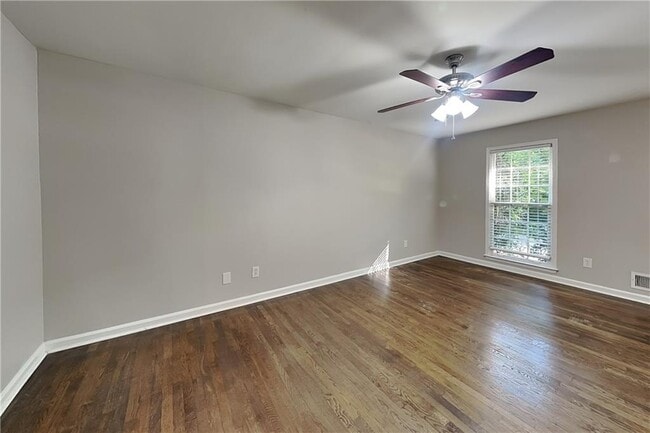 Building Photo - 1250 Ridgefield Dr