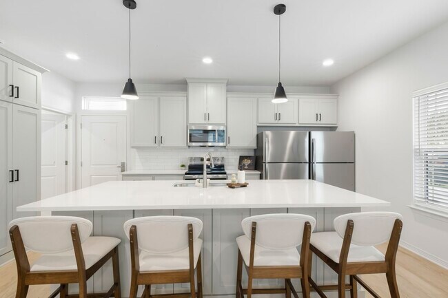 Building Photo - 307 Sterling St