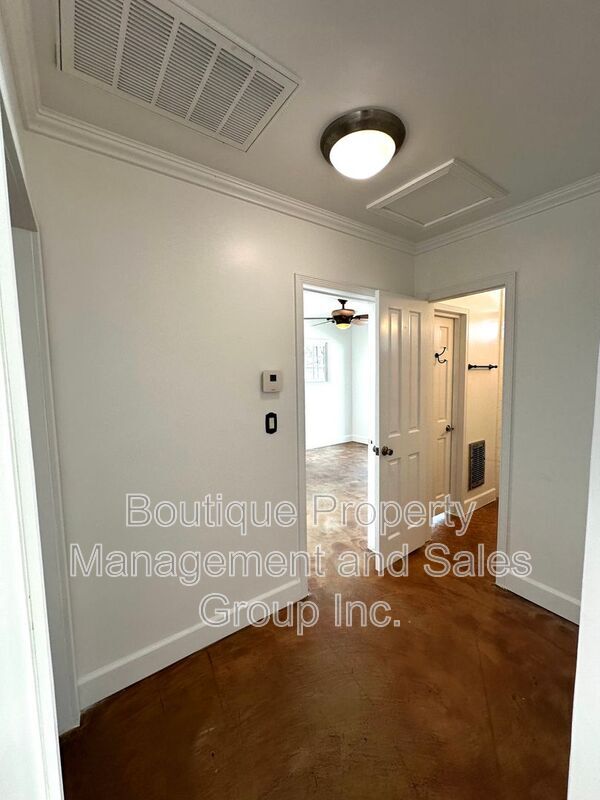 Building Photo - 2285 Santa Ana Ave