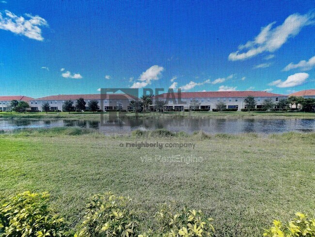 Building Photo - 2555 Vine Ave