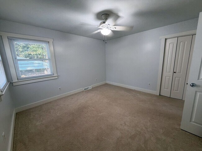 Building Photo - 8800 Sedbergh Dr