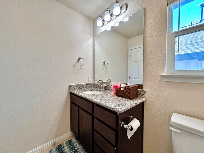 Building Photo - 445 Arrowhead Vine St