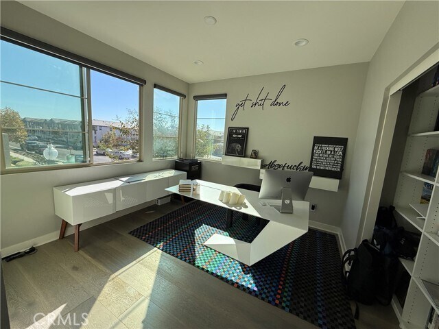 Building Photo - 101 Interval