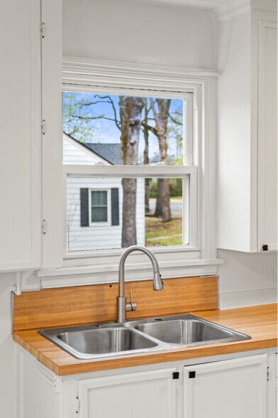 Building Photo - 1625 N Grant St