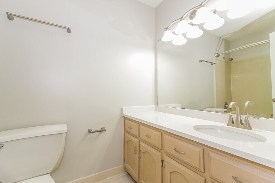 Building Photo - 636 Old River Cove