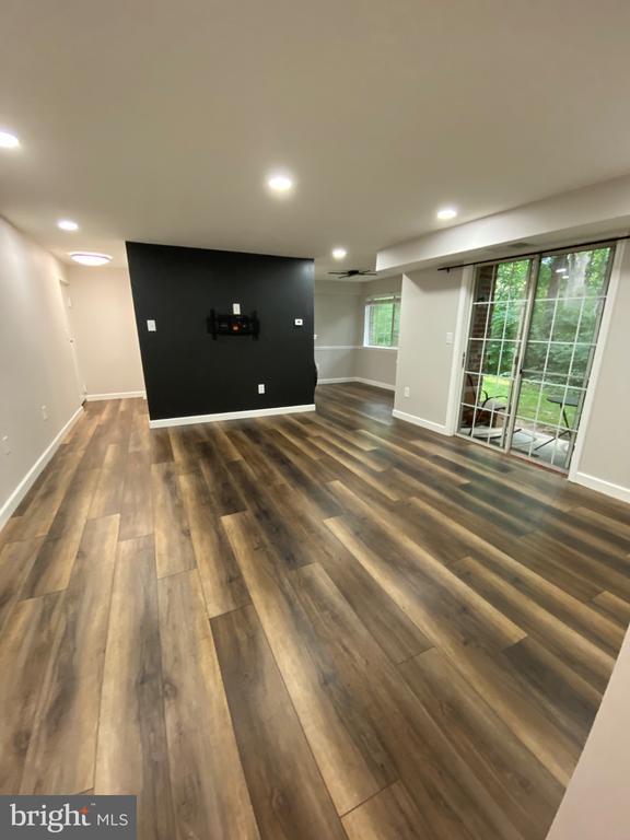 Building Photo - 1533 Colonial Dr