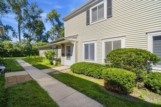 Building Photo - 1180 Cove Dr