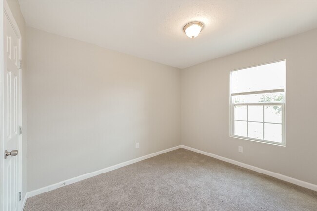 Building Photo - 5630 Gineridge Dr