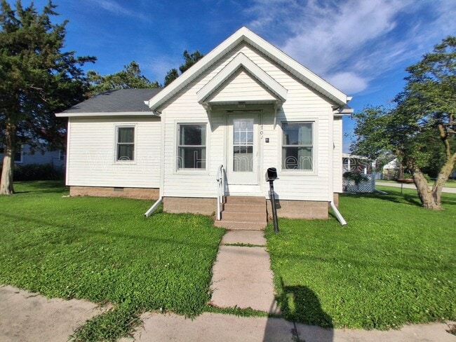 Building Photo - 701 N E St