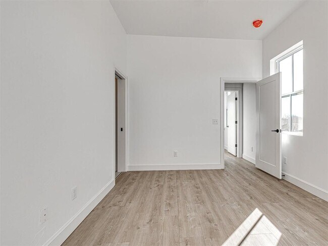 Building Photo - 29615 E Rdg Rd