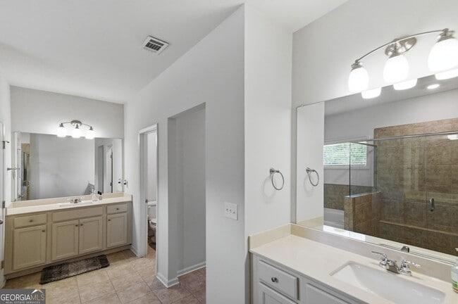 Building Photo - 1415 Dahlia Dr