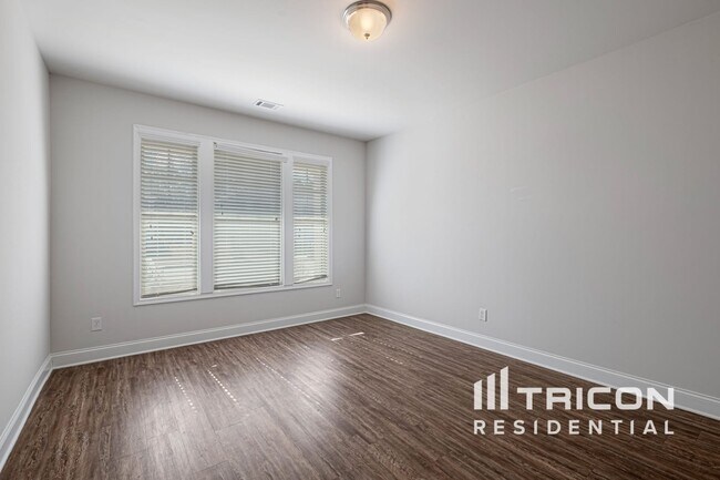 Building Photo - 4162 Bella View Dr