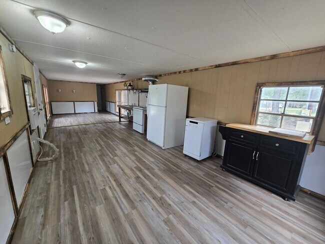 Building Photo - Affordable Living Near Bastrop