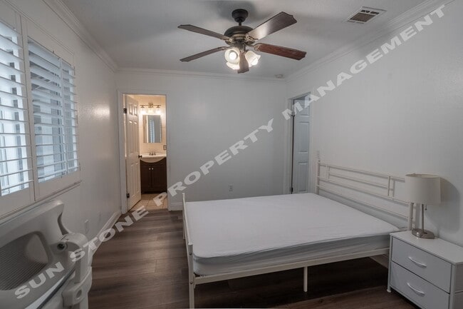 Building Photo - Luxury 4 Bed 3 bath