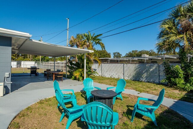 Building Photo - Fully Furnished 3BR/2BA St. Pete Home – Modern Updates & Prime Location