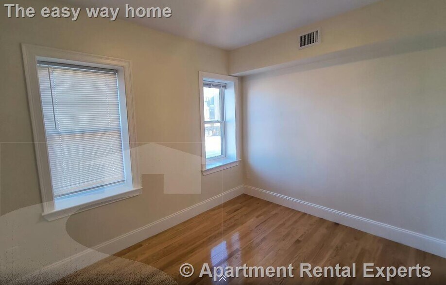 Building Photo - 2036 Massachusetts Ave