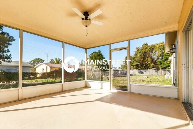 Building Photo - 3 Bedroom Pet-Friendly Home in Port Richey...