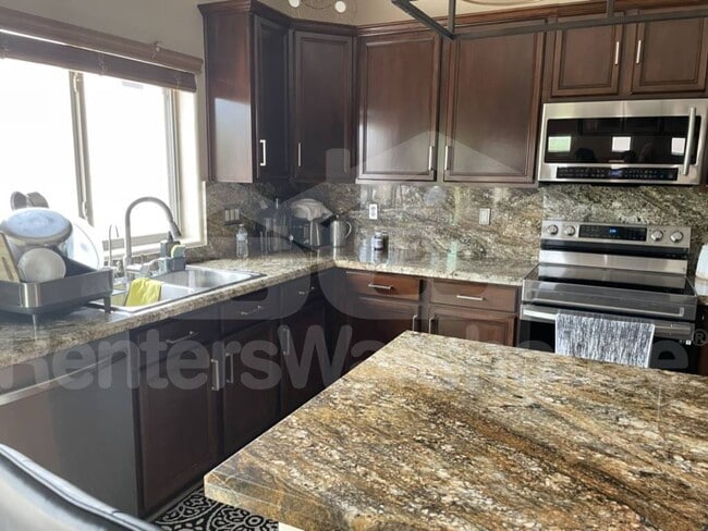 Building Photo - 2328 W Skinner Dr