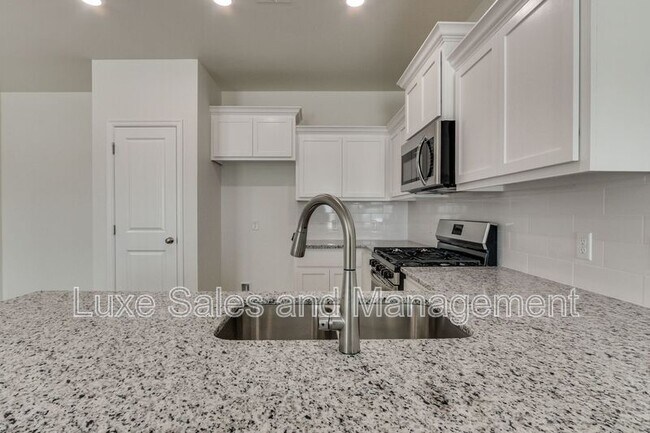 Building Photo - 11605 Mackenzie Wy