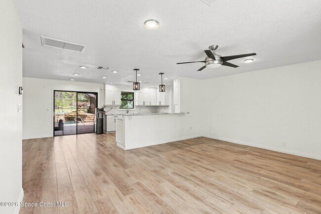 Building Photo - 3200 N Tropical Trail