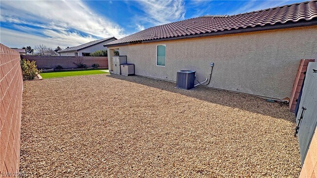 Building Photo - 2697 Blossom Ave