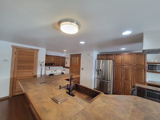 Building Photo - 421 Pleasant Dr W