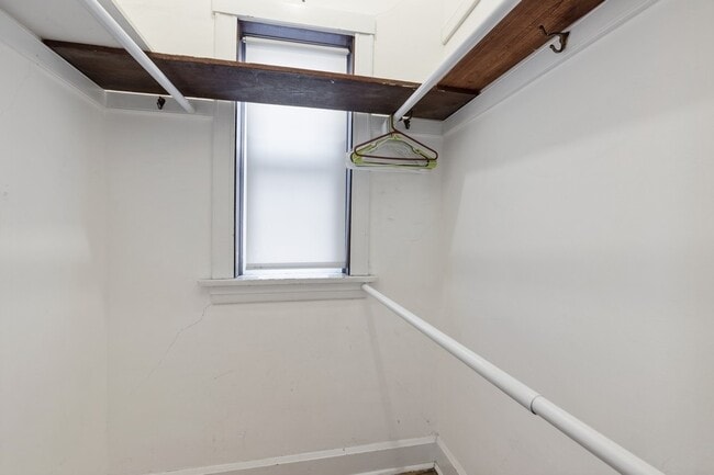 Building Photo - 3213 S Lituanica Ave