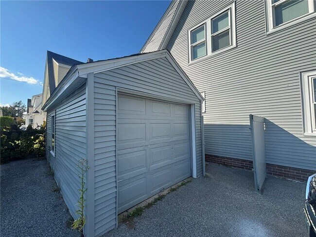 Building Photo - 61 Warwick Ave