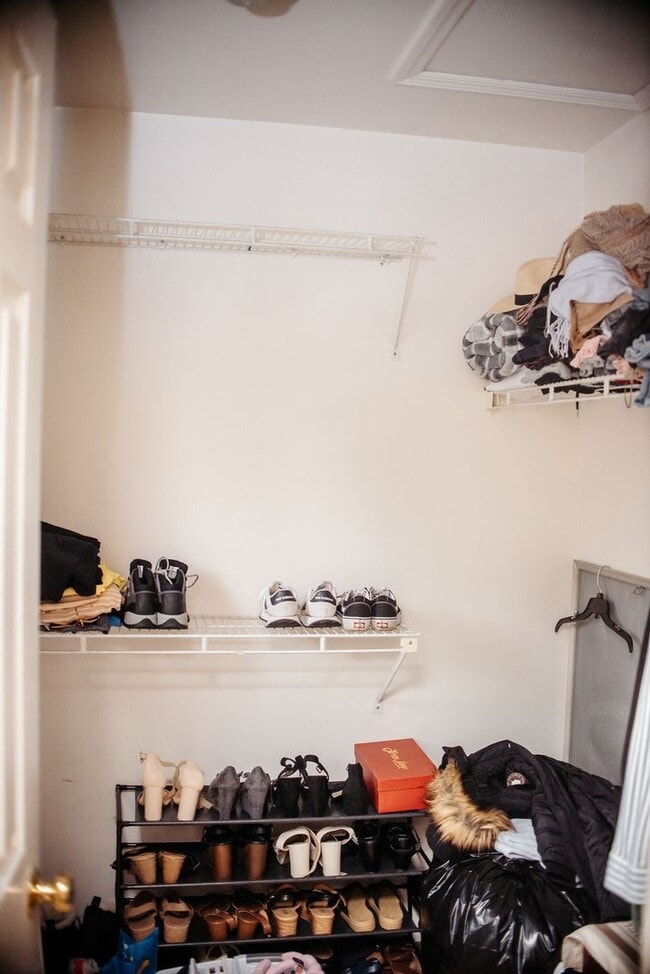 Building Photo - 16 Cranfield Ct