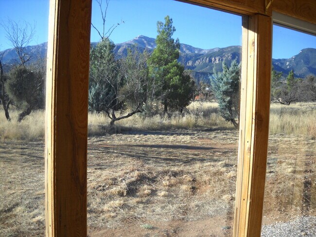 Building Photo - Mountain Views
