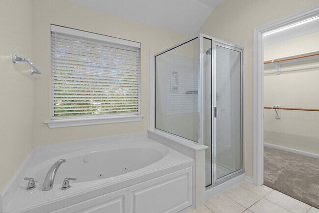 Building Photo - 142 W Burberry Cir