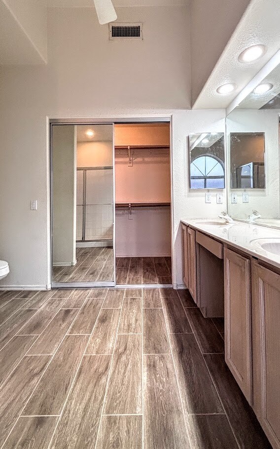 Building Photo - Spacious 4 bedroom 2 bath home near Sabino...