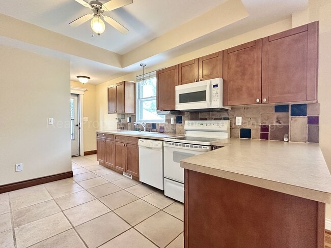 Building Photo - 4 Bedrooms, Endless Charm and Steps from D...