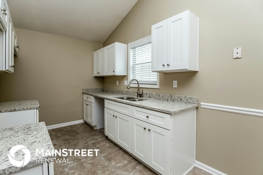 Building Photo - 831 Rosewood Cir