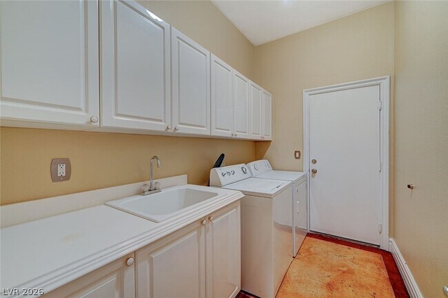 Building Photo - 9462 Castillana Ct